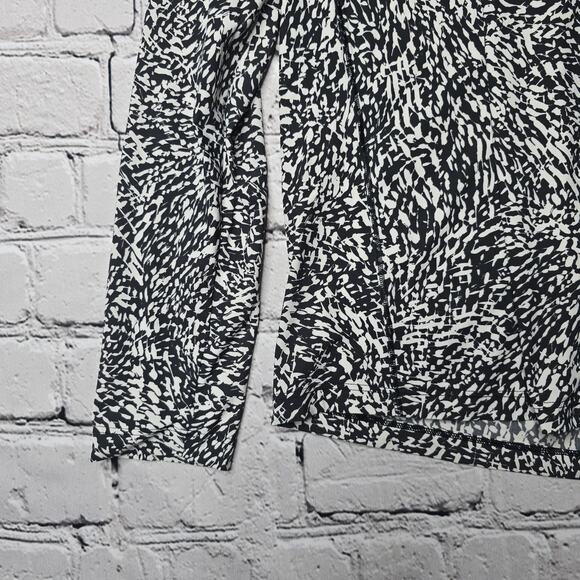 Athleta Ultimate Train Black White Print Long Sleeve Crew Neck Top Size Small - Picture 4 of 10